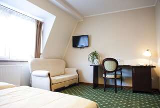 Отель Hotel & SPA Pod Orłem Картузы Двухместный номер с 1 кроватью или 2 отдельными кроватями-5